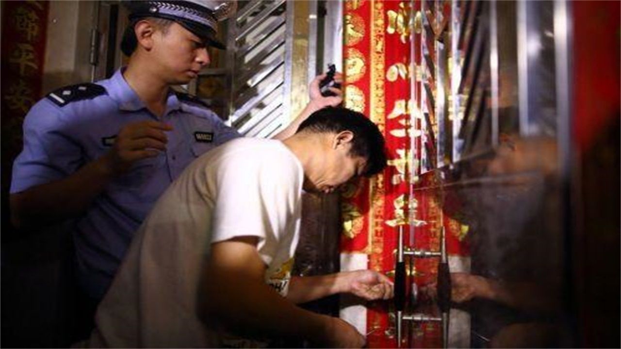 和田地区请开锁师傅开了锁后，师傅为什么一般都不进门，就算主人请也不进去？